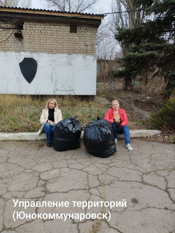 Игорь Мартынов: Сотрудники управления территориями городского округа Енакиево на общегородском субботнике Игорь Мартынов: Сотрудники управления территориями городского округа Енакиево на общегородском субботнике