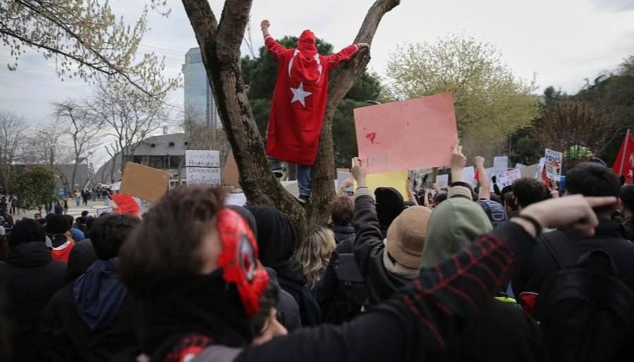 2,2 млн человек вышли на протест против Эрдогана в Стамбуле 2,2 млн человек вышли на протест против Эрдогана в Стамбуле