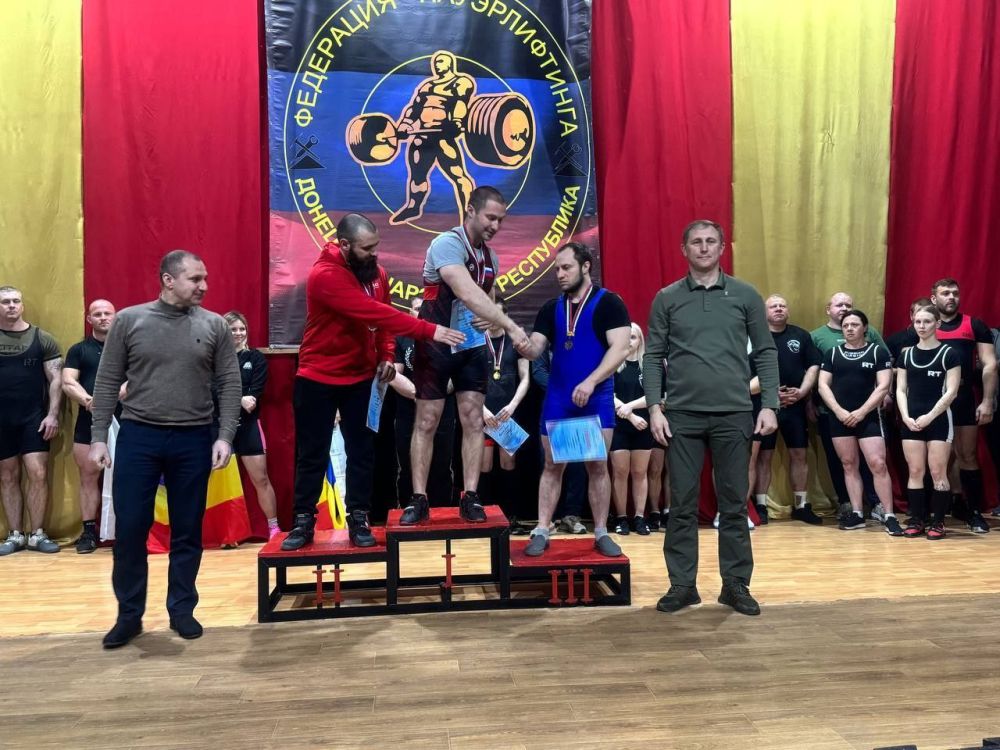 В Ждановке прошел Открытый чемпионат и Первенство ДНР по пауэрлифтингу В Ждановке прошел Открытый чемпионат и Первенство ДНР по пауэрлифтингу