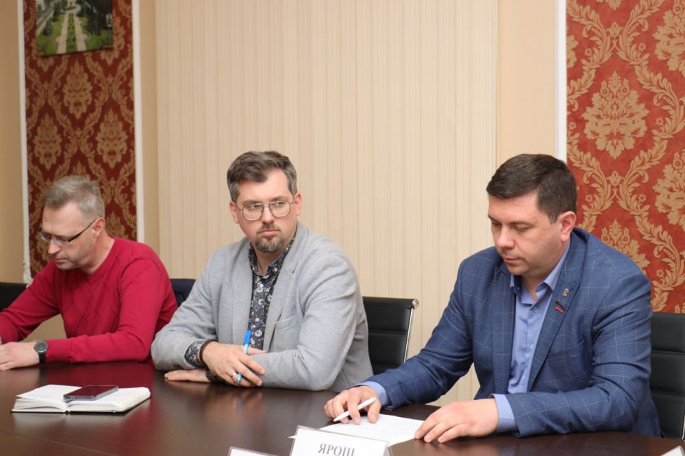 В Народном Совете обсудили меры поддержки работников коммунальной сферы В Народном Совете обсудили меры поддержки работников коммунальной сферы