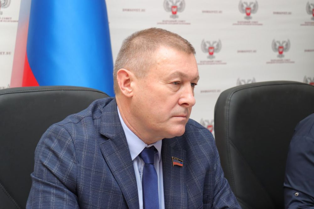В Народном Совете обсудили меры поддержки работников коммунальной сферы В Народном Совете обсудили меры поддержки работников коммунальной сферы