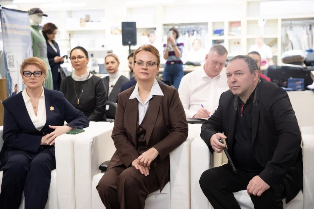 Статс-секретарь – заместитель Министра обороны России, председатель фонда «Защитники Отечества» Анна Цивилева обсудила особенности адаптивной одежды и обуви для ветеранов СВО с разными нозологиями и медицинскими показаниями... Статс-секретарь – заместитель Министра обороны России, председатель фонда «Защитники Отечества» Анна Цивилева обсудила особенности адаптивной одежды и обуви для ветеранов СВО с разными нозологиями и медицинскими показаниями...