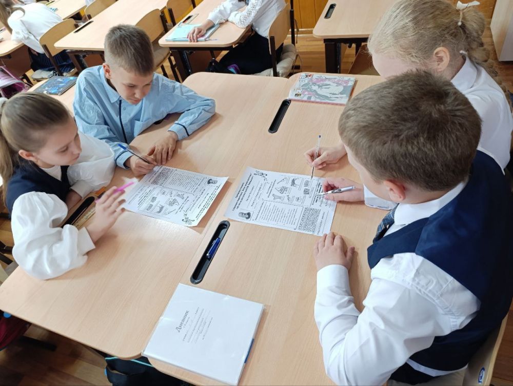В школах Кировского прошли внеурочные занятия «Служение творчеством. Зачем людям искусство? 185 лет со дня рождения П. И. Чайковского» В школах Кировского прошли внеурочные занятия «Служение творчеством. Зачем людям искусство? 185 лет со дня рождения П. И. Чайковского»