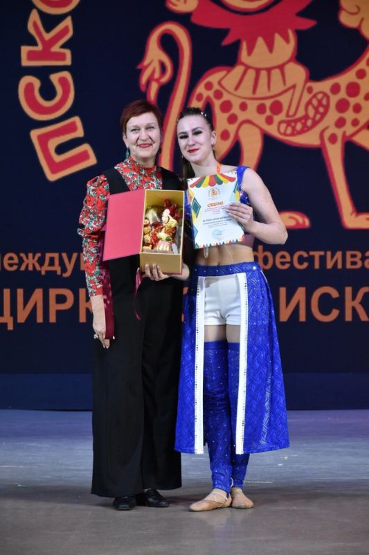 «ПСКОВСКИЙ СКОМОРОХ». С 26 по 29 марта 2025 года воспитанница народного циркового коллектива «Созвездие» МБУ «Дворец культуры имени В. Маяковского г. о. Торез» София Дегтярёва принимала участие в Международном фестивале –... «ПСКОВСКИЙ СКОМОРОХ». С 26 по 29 марта 2025 года воспитанница народного циркового коллектива «Созвездие» МБУ «Дворец культуры имени В. Маяковского г. о. Торез» София Дегтярёва принимала участие в Международном фестивале –...