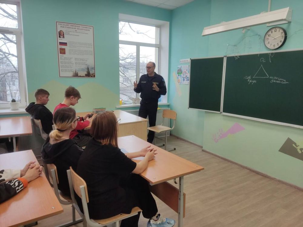 Ямальцы провели уроки безопасности в Волновахе Ямальцы провели уроки безопасности в Волновахе
