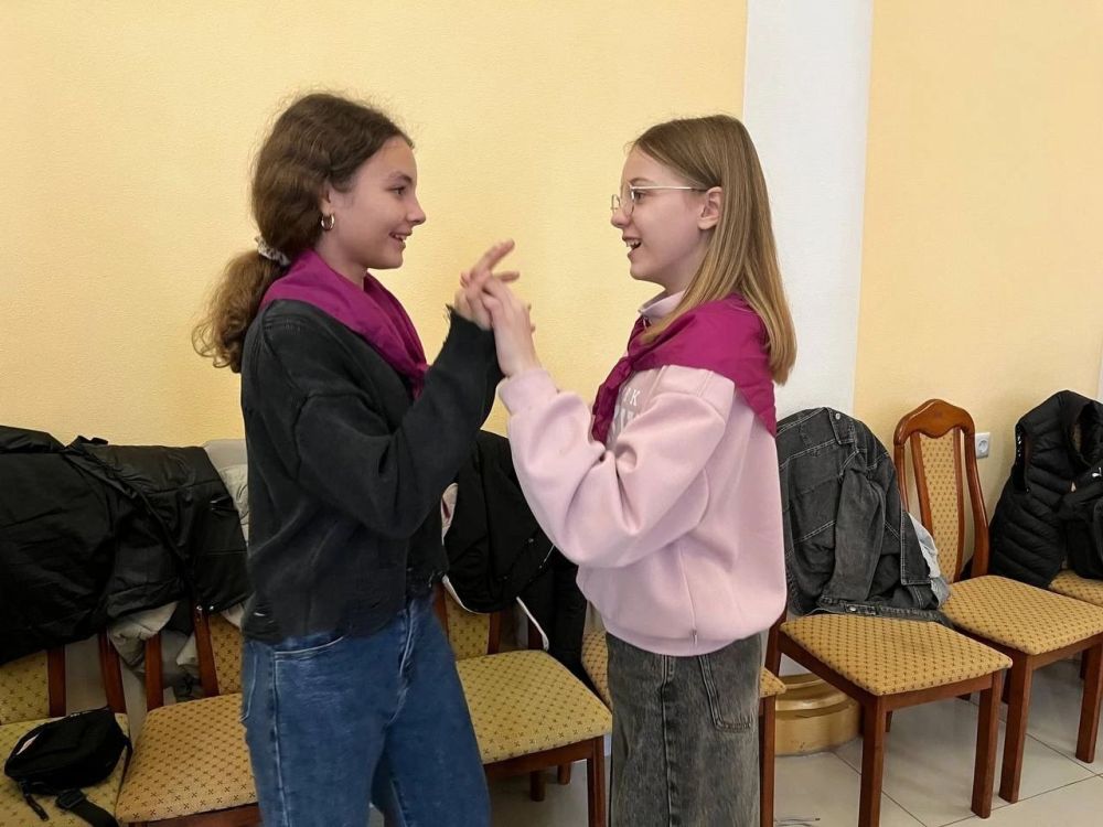 Как мы знаем, чаще всего правонарушения у детей и подростков происходят от скуки, а наши дети добрые и хорошие, поэтому с целью профилактики правонарушений для юных жителей Харцызска прошла квест-игра, которая точно никому... Как мы знаем, чаще всего правонарушения у детей и подростков происходят от скуки, а наши дети добрые и хорошие, поэтому с целью профилактики правонарушений для юных жителей Харцызска прошла квест-игра, которая точно никому...