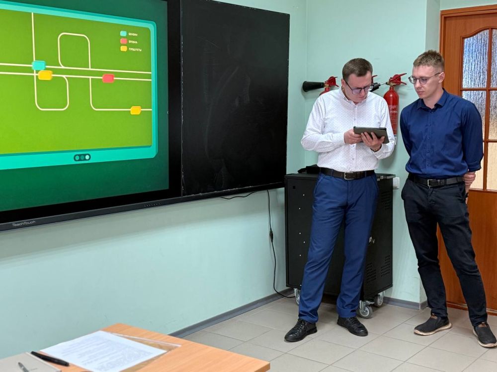 Сотрудники Министерства цифрового развития государственного управления, информационных технологий и связи Донецкой Народной Республики приняли участие в отрытом уроке «Урок цифры» в ГОСУДАРСТВЕННОМ БЮДЖЕТНОМ НЕТИПОВОМ... Сотрудники Министерства цифрового развития государственного управления, информационных технологий и связи Донецкой Народной Республики приняли участие в отрытом уроке «Урок цифры» в ГОСУДАРСТВЕННОМ БЮДЖЕТНОМ НЕТИПОВОМ...