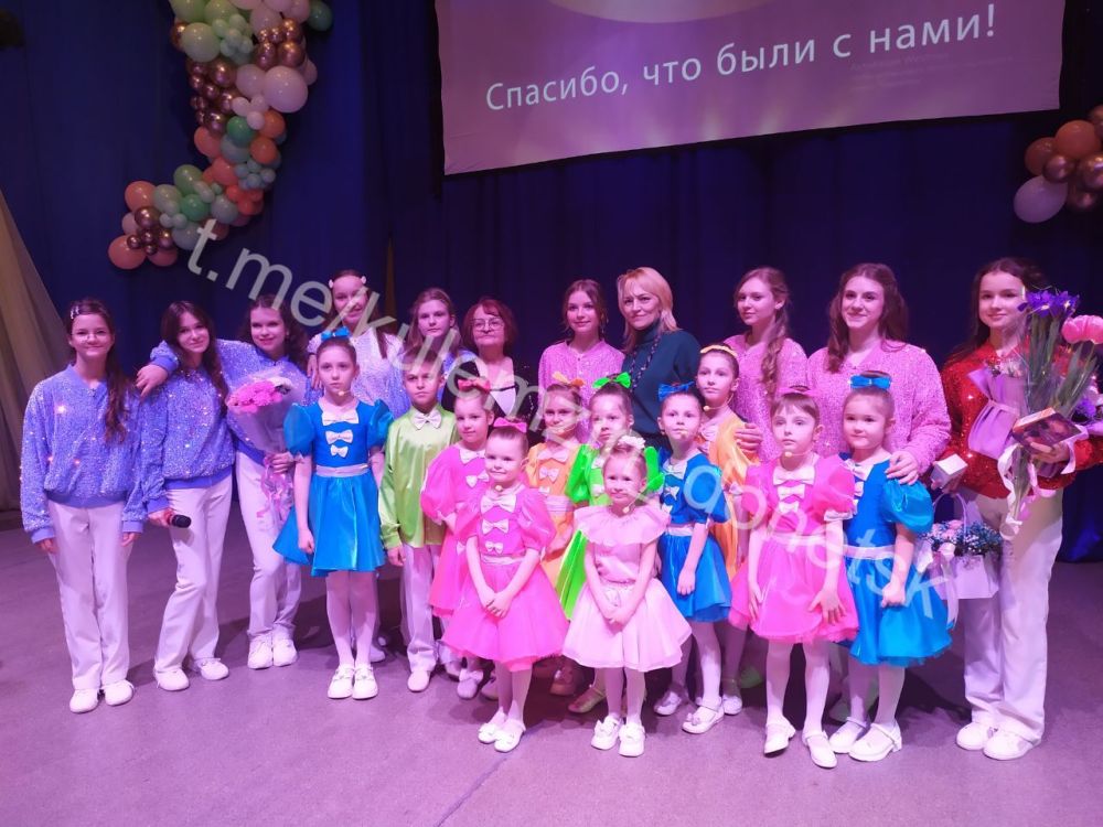 «Дончане» – так громко и с гордостью называется один из лучших вокальных коллективов Дворца детского и юношеского творчества города Донецка! «Дончане» – так громко и с гордостью называется один из лучших вокальных коллективов Дворца детского и юношеского творчества города Донецка!