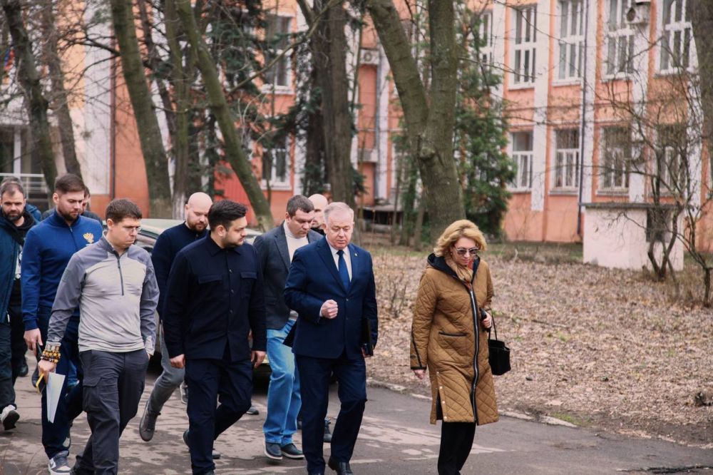По поручению Валерия Фалькова замглавы Минобрнауки России Айрат Гатиятов провел ряд совещаний по восстановлению научно-образовательной инфраструктуры ДНР По поручению Валерия Фалькова замглавы Минобрнауки России Айрат Гатиятов провел ряд совещаний по восстановлению научно-образовательной инфраструктуры ДНР