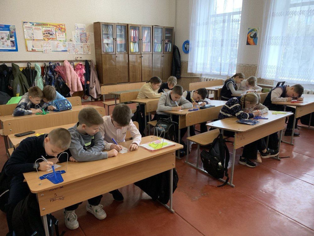 В школах Кировского прошли внеурочные занятия «Служение творчеством. Зачем людям искусство? 185 лет со дня рождения П. И. Чайковского» В школах Кировского прошли внеурочные занятия «Служение творчеством. Зачем людям искусство? 185 лет со дня рождения П. И. Чайковского»