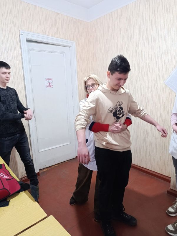 Обучающиеся 11-х классов в рамках профориентации посетили медицинский колледж Обучающиеся 11-х классов в рамках профориентации посетили медицинский колледж