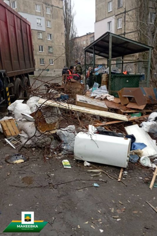 Ликвидация стихийных свалок в Макеевке продолжается Ликвидация стихийных свалок в Макеевке продолжается