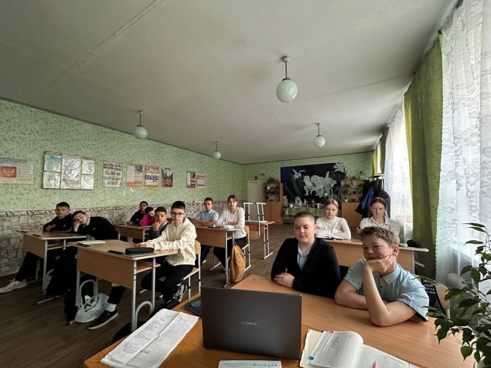 В образовательных учреждениях округа провели внеклассные занятия «Разговоры о важном» В образовательных учреждениях округа провели внеклассные занятия «Разговоры о важном»