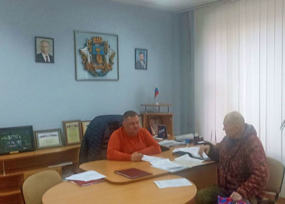 В понедельник, 31 марта, руководитель Управы Куйбышевского внутригородского района Администрации городского округа Донецк Иван Адамец провел прием граждан В понедельник, 31 марта, руководитель Управы Куйбышевского внутригородского района Администрации городского округа Донецк Иван Адамец провел прием граждан