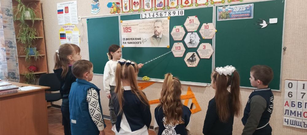 31 марта в ГБОУ «Мироновская школа № 10 г.о. Дебальцево» состоялась традиционная линейка, на которой был исполнен гимн Российской Федерации и Донецкой Народной Республики 31 марта в ГБОУ «Мироновская школа № 10 г.о. Дебальцево» состоялась традиционная линейка, на которой был исполнен гимн Российской Федерации и Донецкой Народной Республики