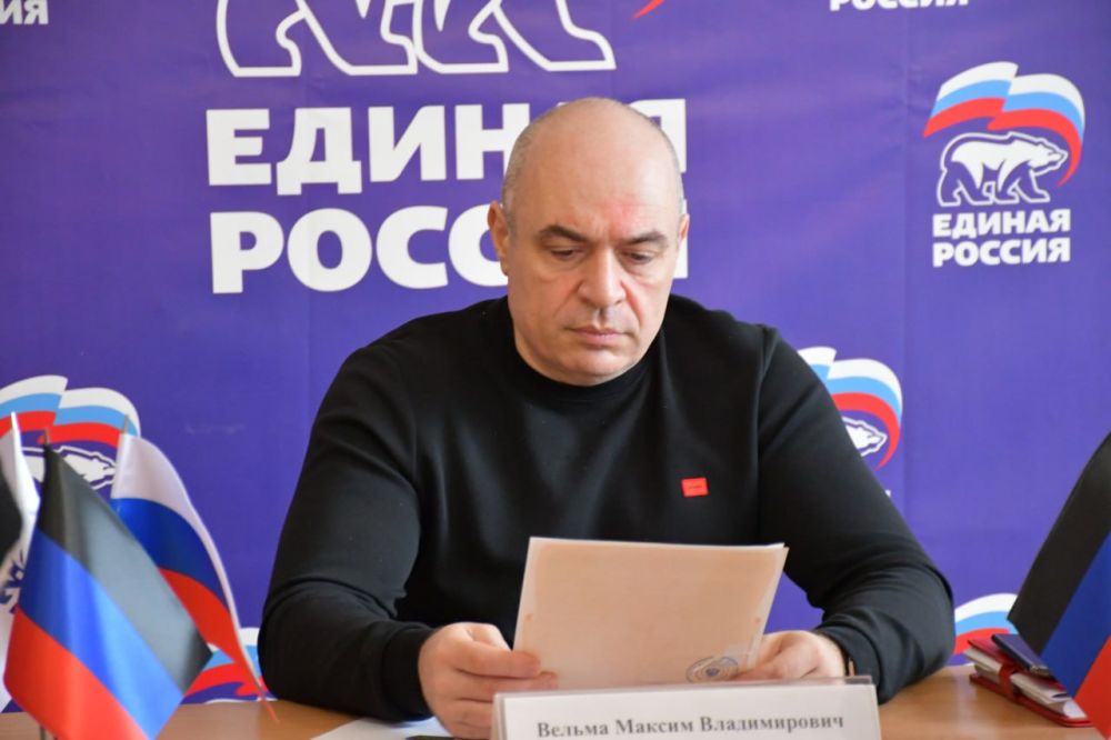 Сегодня, в общественной приемной Всероссийской политической партии «Единая Россия» глава администрации города Дебальцево Максим Вельма провел прием граждан Сегодня, в общественной приемной Всероссийской политической партии «Единая Россия» глава администрации города Дебальцево Максим Вельма провел прием граждан