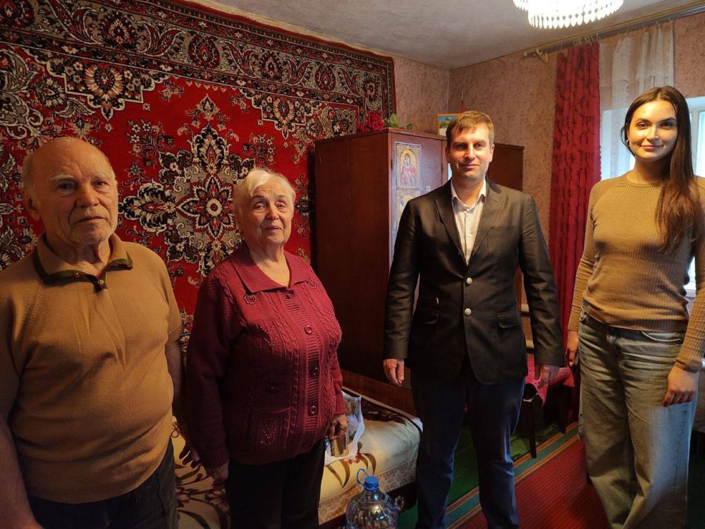 Сегодня, совместно с заведующим сектором по делам молодежи, культуры и спорта Управы Ленинского внутригородского района Администрации городского округа Донецк Андреем Кийко Сегодня, совместно с заведующим сектором по делам молодежи, культуры и спорта Управы Ленинского внутригородского района Администрации городского округа Донецк Андреем Кийко