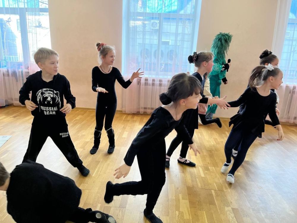 1 апреля, в День смеха, Харцызский городской Дворец культуры наполнился звонким детским смехом 1 апреля, в День смеха, Харцызский городской Дворец культуры наполнился звонким детским смехом
