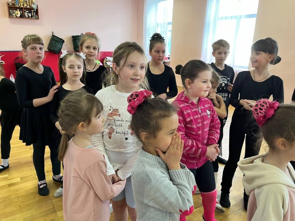 1 апреля, в День смеха, Харцызский городской Дворец культуры наполнился звонким детским смехом 1 апреля, в День смеха, Харцызский городской Дворец культуры наполнился звонким детским смехом