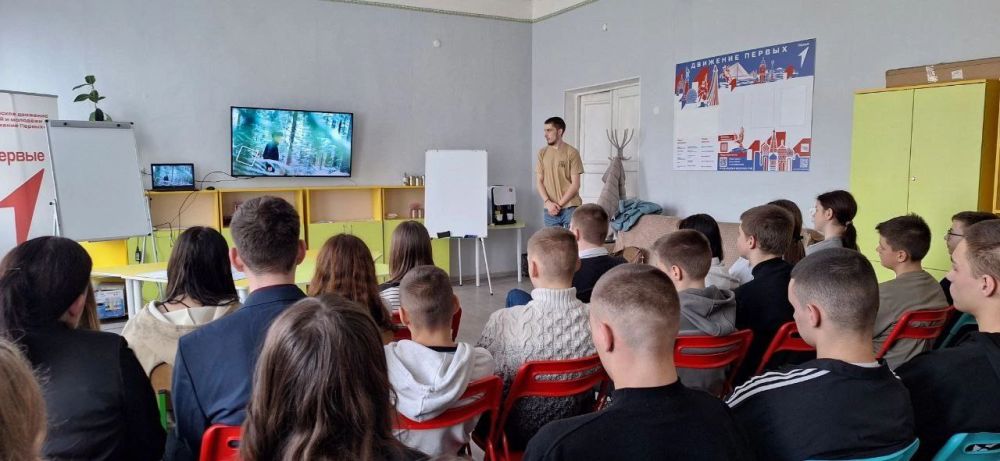 В ГБОУ "Мироновская школа № 10 г.о. Дебальцево" 1 апреля 2025 года состоялась встреча учащихся старших классов с делегатами из Камчатского края В ГБОУ "Мироновская школа № 10 г.о. Дебальцево" 1 апреля 2025 года состоялась встреча учащихся старших классов с делегатами из Камчатского края
