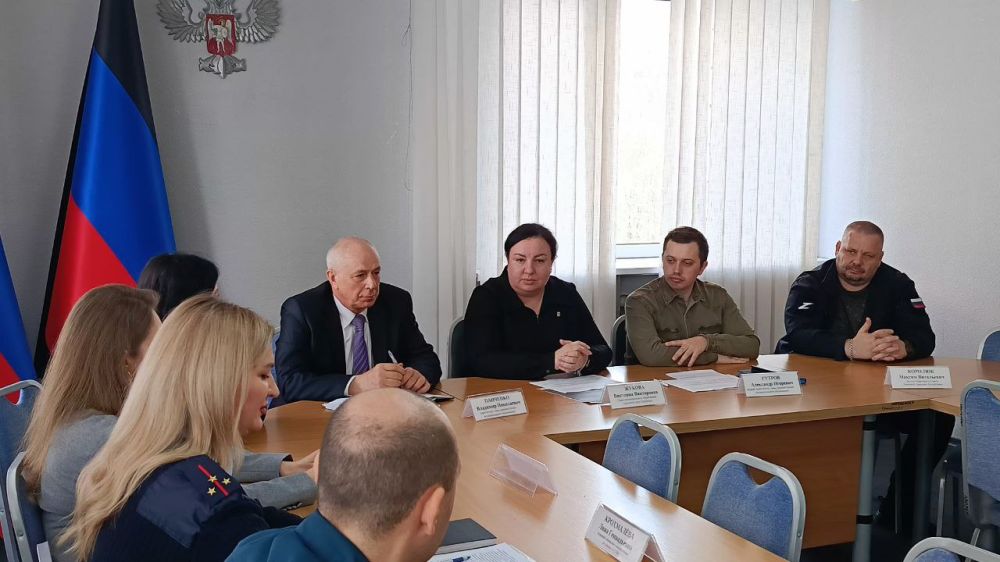 Виктория Жукова: Провела еженедельное аппаратное совещание с начальниками территориальных отделов, а также с представителями силовых структур Виктория Жукова: Провела еженедельное аппаратное совещание с начальниками территориальных отделов, а также с представителями силовых структур