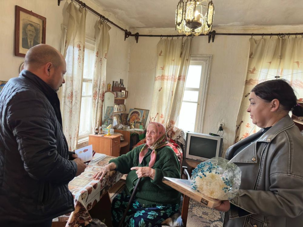 80 лет Победы. 31 марта по поручению Главы Донецкой Народной Республики Дениса Владимировича Пушилина первый заместитель главы администрации городского округа Иловайск Свердлов Михаил Николаевич, совместно с заместителем... 80 лет Победы. 31 марта по поручению Главы Донецкой Народной Республики Дениса Владимировича Пушилина первый заместитель главы администрации городского округа Иловайск Свердлов Михаил Николаевич, совместно с заместителем...