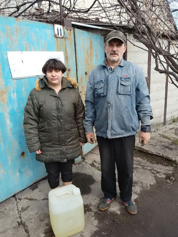 Сегодня совместно с моим коллегой Юрием Покинтелицей, передали 280 литров топлива для жителей города Авдеевки Сегодня совместно с моим коллегой Юрием Покинтелицей, передали 280 литров топлива для жителей города Авдеевки