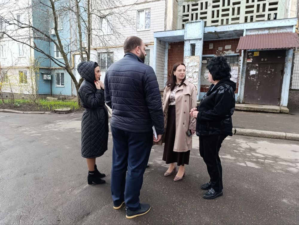Татьяна Темникова: Продолжаются сходы с жителями Ленинского района города Донецка Татьяна Темникова: Продолжаются сходы с жителями Ленинского района города Донецка