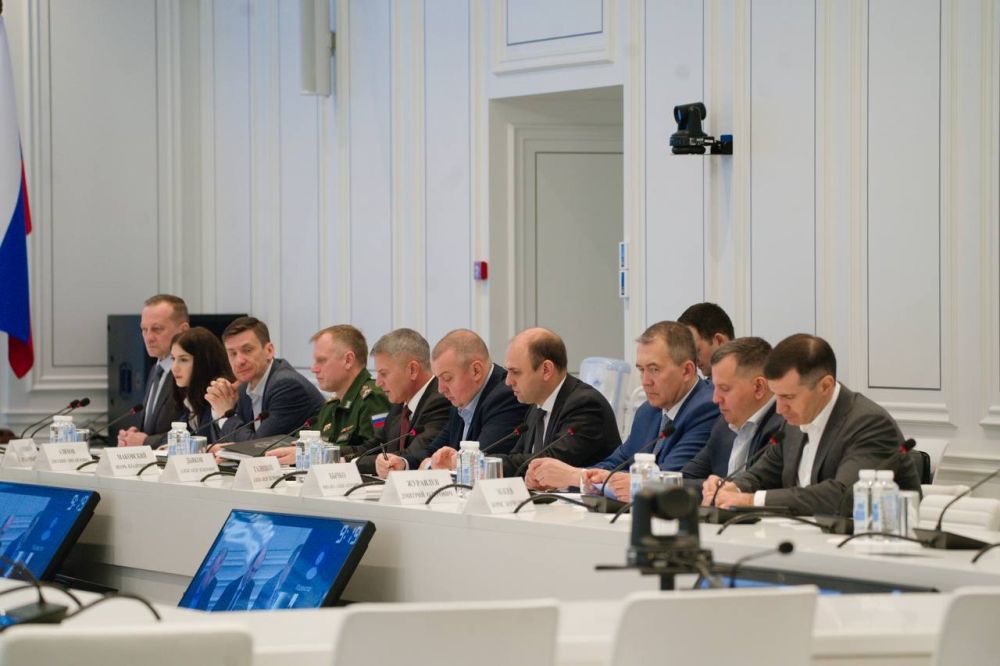 Глава Минстроя России Ирек Файзуллин провел совещание по вопросу строительства водовода от реки Дон Ростовской области до канала «Северский Донец – Донбасс» Глава Минстроя России Ирек Файзуллин провел совещание по вопросу строительства водовода от реки Дон Ростовской области до канала «Северский Донец – Донбасс»