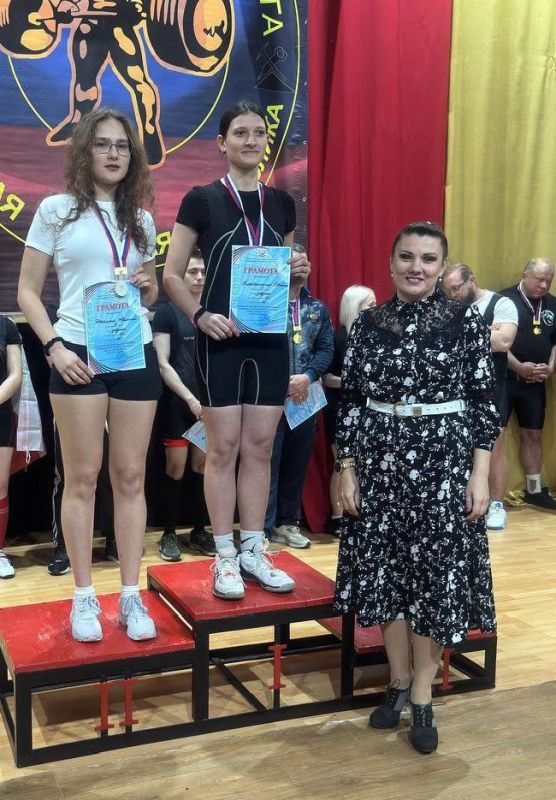 В Ждановке прошел Открытый чемпионат и Первенство ДНР по пауэрлифтингу В Ждановке прошел Открытый чемпионат и Первенство ДНР по пауэрлифтингу