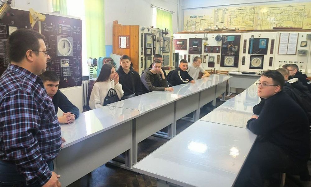 Амвросиевские школьники познакомились с нюансами профессии педагога Амвросиевские школьники познакомились с нюансами профессии педагога