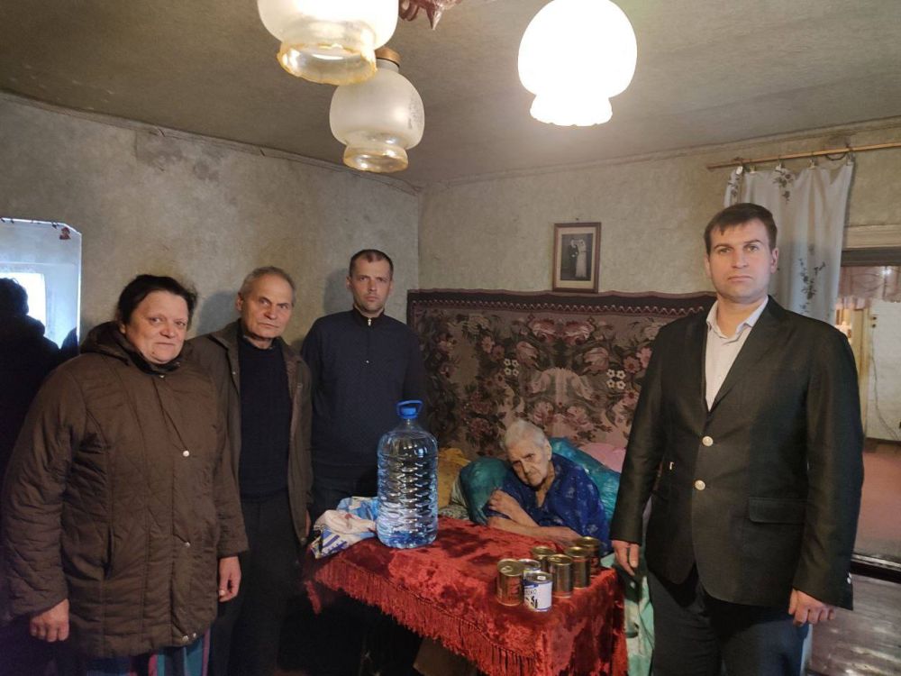 Сегодня, совместно с заведующим сектором по делам молодежи, культуры и спорта Управы Ленинского внутригородского района Администрации городского округа Донецк Андреем Кийко Сегодня, совместно с заведующим сектором по делам молодежи, культуры и спорта Управы Ленинского внутригородского района Администрации городского округа Донецк Андреем Кийко