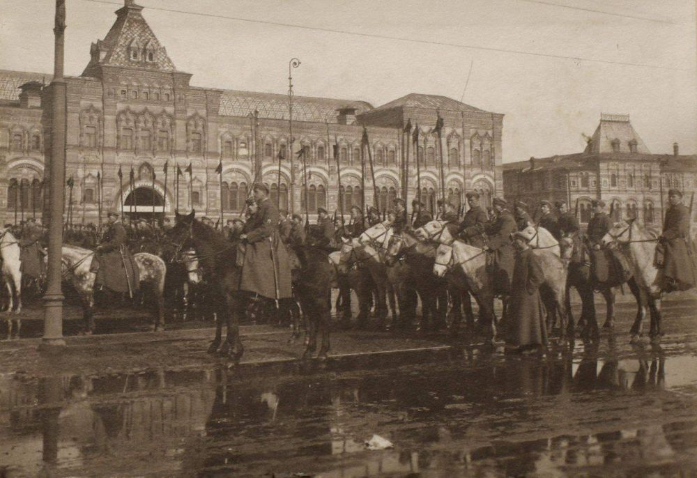 1 апреля 1921 года началось формирование отряда особого назначения (ОСНАЗ) при Президиуме ВЧК – исторического прообраза спецназа войск правопорядка, на базе которого впоследствии была создана легендарная дивизия имени Ф.Э.... 1 апреля 1921 года началось формирование отряда особого назначения (ОСНАЗ) при Президиуме ВЧК – исторического прообраза спецназа войск правопорядка, на базе которого впоследствии была создана легендарная дивизия имени Ф.Э....