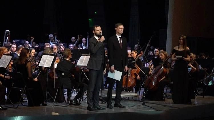 «Оркестр непокоренных — Великой Победе»: Артисты Донецкой филармонии открыли гастрольный тур концертом в Ульяновске «Оркестр непокоренных — Великой Победе»: Артисты Донецкой филармонии открыли гастрольный тур концертом в Ульяновске