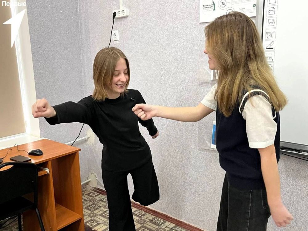 31 марта, ко дню театра Первые ГБОУ «Мелекинская школа» провели Квартирник под названием «Театральный Марафон» 31 марта, ко дню театра Первые ГБОУ «Мелекинская школа» провели Квартирник под названием «Театральный Марафон»