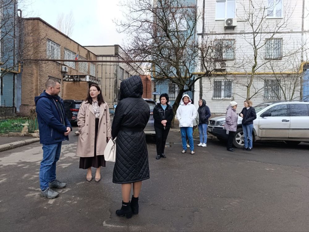 Татьяна Темникова: Продолжаются сходы с жителями Ленинского района города Донецка Татьяна Темникова: Продолжаются сходы с жителями Ленинского района города Донецка