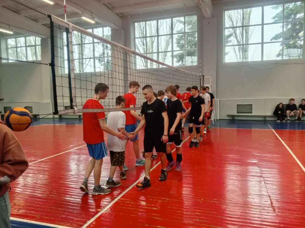 В Снежном прошел II этап Спартакиады по волейболу на Кубок Главы ДНР В Снежном прошел II этап Спартакиады по волейболу на Кубок Главы ДНР