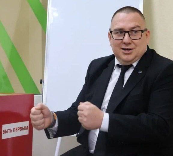 Андрей Крамар: Вчера вместе с нашим депутатом Константином Александровичем Чертовым встречались с ребятами из Движения Первых в Макеевке Андрей Крамар: Вчера вместе с нашим депутатом Константином Александровичем Чертовым встречались с ребятами из Движения Первых в Макеевке