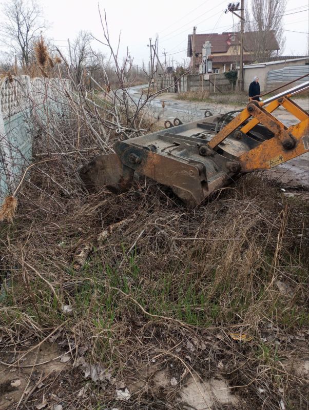 Борис Трима: Сегодня, 01.04.2025 г., в Мангушском муниципальном округе МБУ «Службой благоустройства ВЕКТОР» проведены работы по благоустройству: Борис Трима: Сегодня, 01.04.2025 г., в Мангушском муниципальном округе МБУ «Службой благоустройства ВЕКТОР» проведены работы по благоустройству: