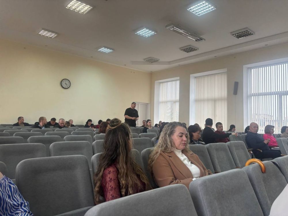 Первый заместитель Главы Администрации Мангушского муниципального округа Владимир Иванович Топузов провел плановое совещание с начальниками структурных подразделений администрации Мангушского МО, территориальных... Первый заместитель Главы Администрации Мангушского муниципального округа Владимир Иванович Топузов провел плановое совещание с начальниками структурных подразделений администрации Мангушского МО, территориальных...