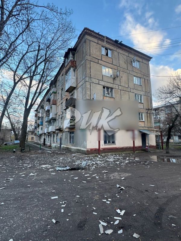 Иван Приходько: Последствия атаки БПЛА ВФУ по многоквартирному дому в поселке шахты им. Н. А. Изотова (Никитовский район Горловки) Иван Приходько: Последствия атаки БПЛА ВФУ по многоквартирному дому в поселке шахты им. Н. А. Изотова (Никитовский район Горловки)