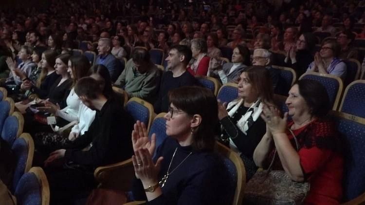 «Оркестр непокоренных — Великой Победе»: Артисты Донецкой филармонии открыли гастрольный тур концертом в Ульяновске «Оркестр непокоренных — Великой Победе»: Артисты Донецкой филармонии открыли гастрольный тур концертом в Ульяновске