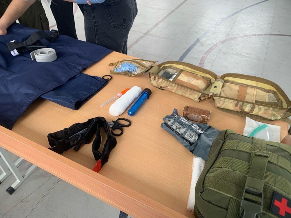 «Юнармейские занятия». Юнармейцы ВПК "Авангард" ГБОУ "СТАРОБЕШЕВСКАЯ ШКОЛА № 1 СТАРОБЕШЕВСКОГО М.О." приняли участие в занятиях по тактической медицине и разборке-сборке АК-74, которые провёл Ветеран СВО Антон Балабанов «Юнармейские занятия». Юнармейцы ВПК "Авангард" ГБОУ "СТАРОБЕШЕВСКАЯ ШКОЛА № 1 СТАРОБЕШЕВСКОГО М.О." приняли участие в занятиях по тактической медицине и разборке-сборке АК-74, которые провёл Ветеран СВО Антон Балабанов