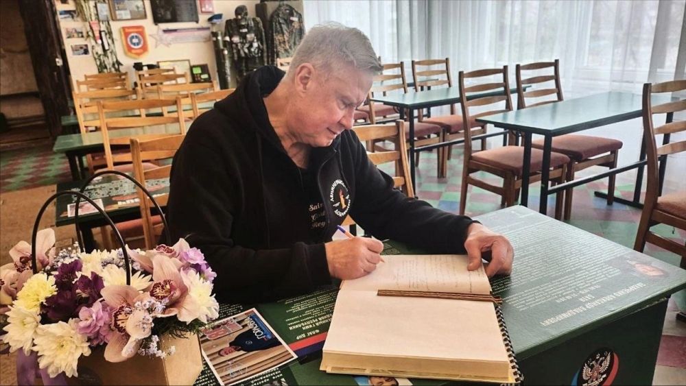 Волонтер «Ленинградского добровольца» провел актерский мастер-класс для гимназистов из Горловки Волонтер «Ленинградского добровольца» провел актерский мастер-класс для гимназистов из Горловки