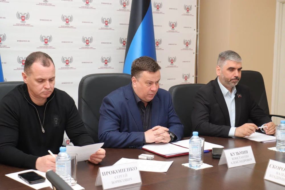 Сергей Прокопенко: Сегодня состоялось совещание с Председателем Народного Совета ДНР Константином Кузьминым по вопросу работы депутатского корпуса и деятельности парламента Сергей Прокопенко: Сегодня состоялось совещание с Председателем Народного Совета ДНР Константином Кузьминым по вопросу работы депутатского корпуса и деятельности парламента