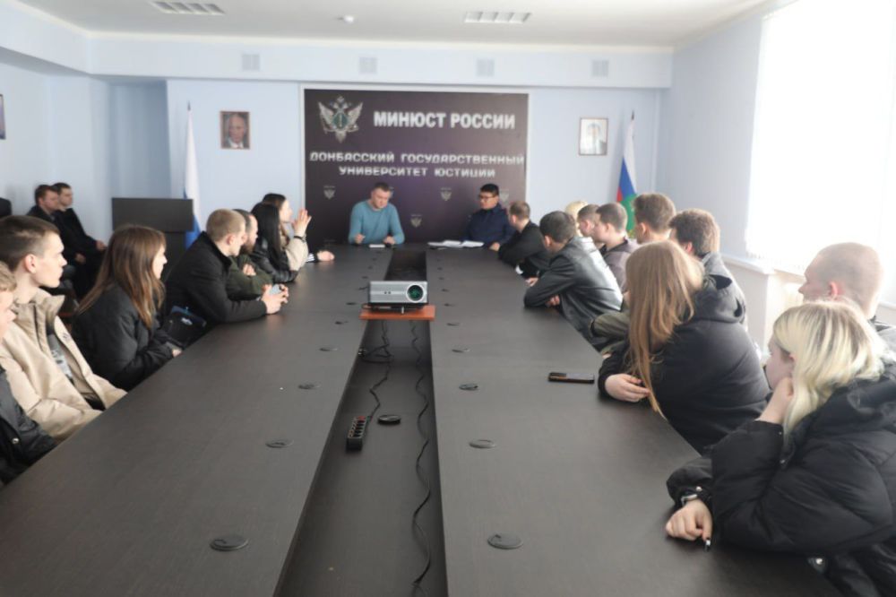 Сотрудник следственного управления провел занятие для студентов на тему противодействия экстремизму и терроризму в молодежной среде Сотрудник следственного управления провел занятие для студентов на тему противодействия экстремизму и терроризму в молодежной среде