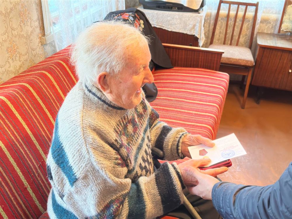 80 лет Победы. 31 марта по поручению Главы Донецкой Народной Республики Дениса Владимировича Пушилина первый заместитель главы администрации городского округа Иловайск Свердлов Михаил Николаевич, совместно с заместителем... 80 лет Победы. 31 марта по поручению Главы Донецкой Народной Республики Дениса Владимировича Пушилина первый заместитель главы администрации городского округа Иловайск Свердлов Михаил Николаевич, совместно с заместителем...