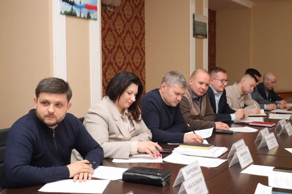 Сергей Прокопенко: Сегодня состоялось совещание с Председателем Народного Совета ДНР Константином Кузьминым по вопросу работы депутатского корпуса и деятельности парламента Сергей Прокопенко: Сегодня состоялось совещание с Председателем Народного Совета ДНР Константином Кузьминым по вопросу работы депутатского корпуса и деятельности парламента