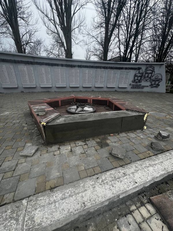 Выполняется реконструкция площади Славы в рамках подготовки празднования 80-й годовщины Победы в Великой Отечественной войне 1941–1945 годов Выполняется реконструкция площади Славы в рамках подготовки празднования 80-й годовщины Победы в Великой Отечественной войне 1941–1945 годов