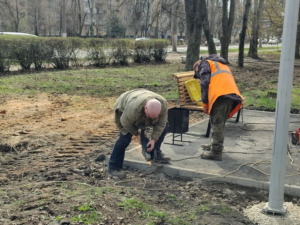 В Кировском внутригородском районе продолжаются работы по благоустройству территории В Кировском внутригородском районе продолжаются работы по благоустройству территории